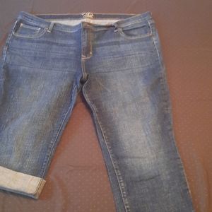 Old Navy the flirt dark wash capri